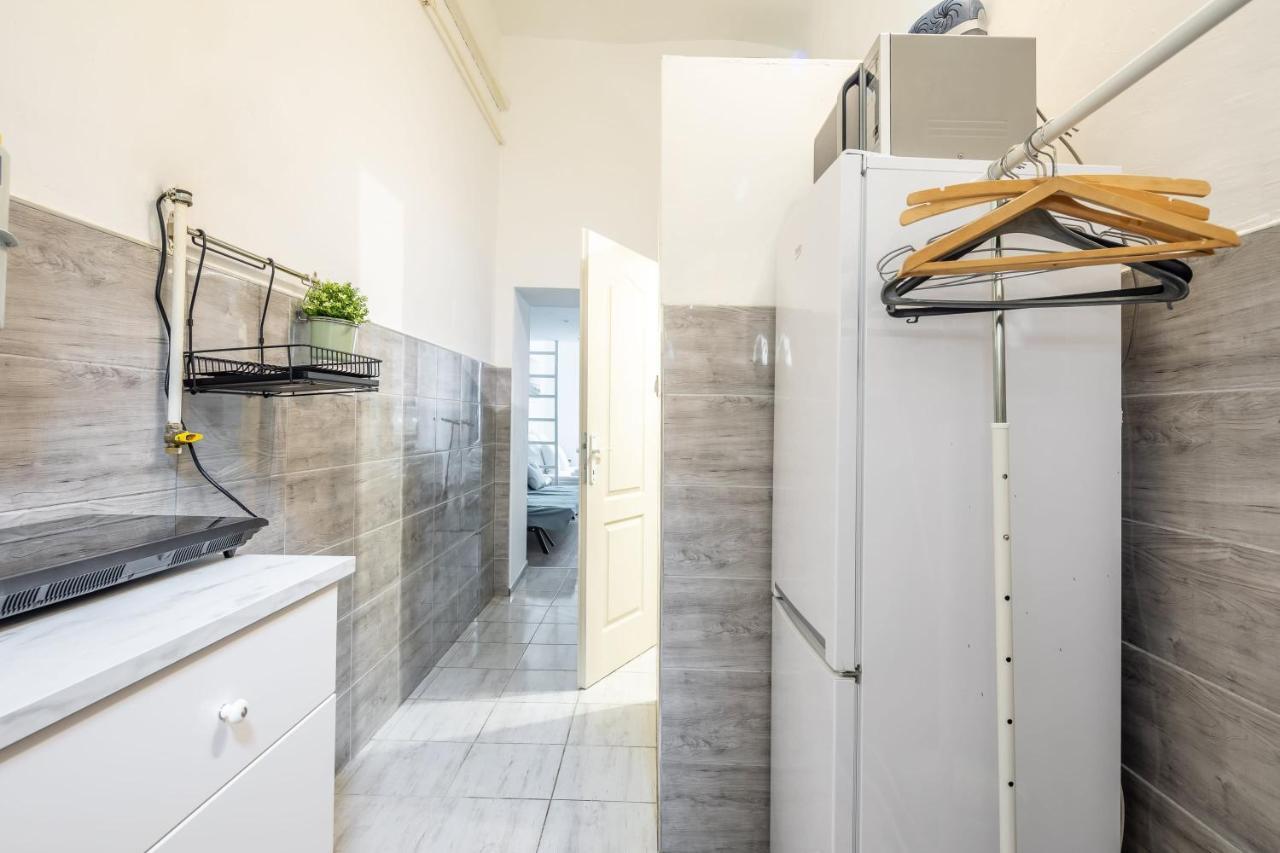 Simple And Central A C Home Budapest Esterno foto
